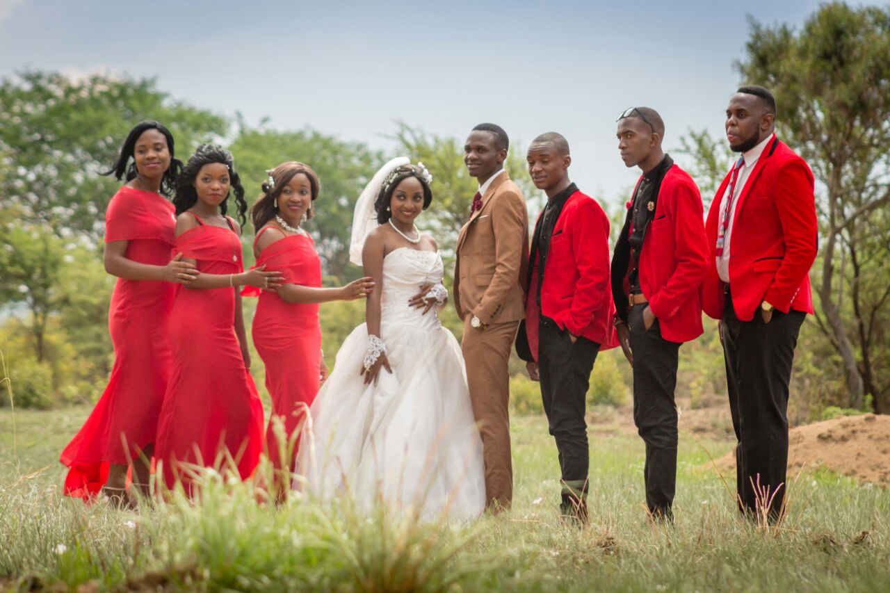 Wedding Expos Africa - Rudo Wuragu and Gamaliel Madindi pose for photographs with their bridal team