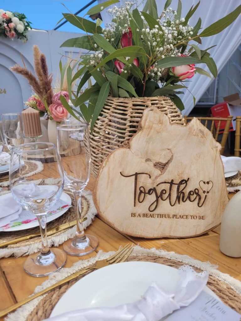 Misrue Events | wooden slates by Misrue at a Zimbabwean wedding decorated with wedding flower centrepieces on a guest table | Zimbabwe wedding decor | Zimbabwe Wedding Planner Blog 