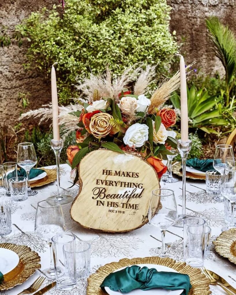 Misrue Events | wooden slates by Misrue at a wedding in Zimbabwe decorated with wedding flower centrepieces on a guest table | Zimbabwe wedding decor | Zimbabwe Wedding Planner Blog 